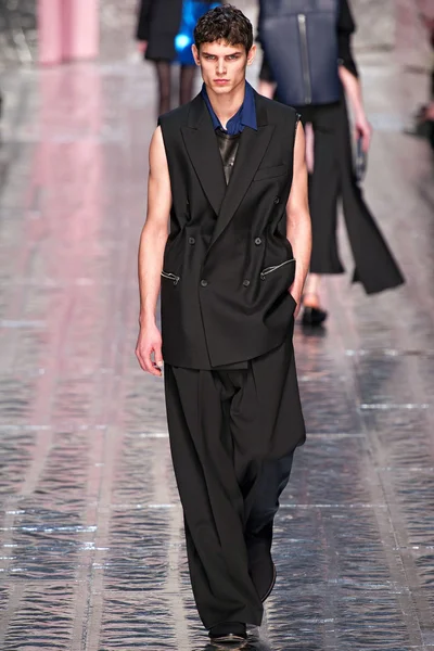 Look 3